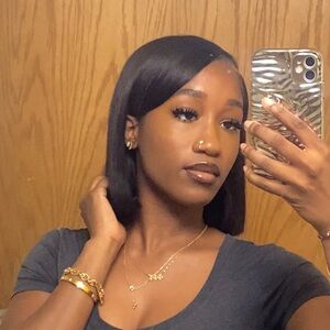 Sleek Black 14” Wig